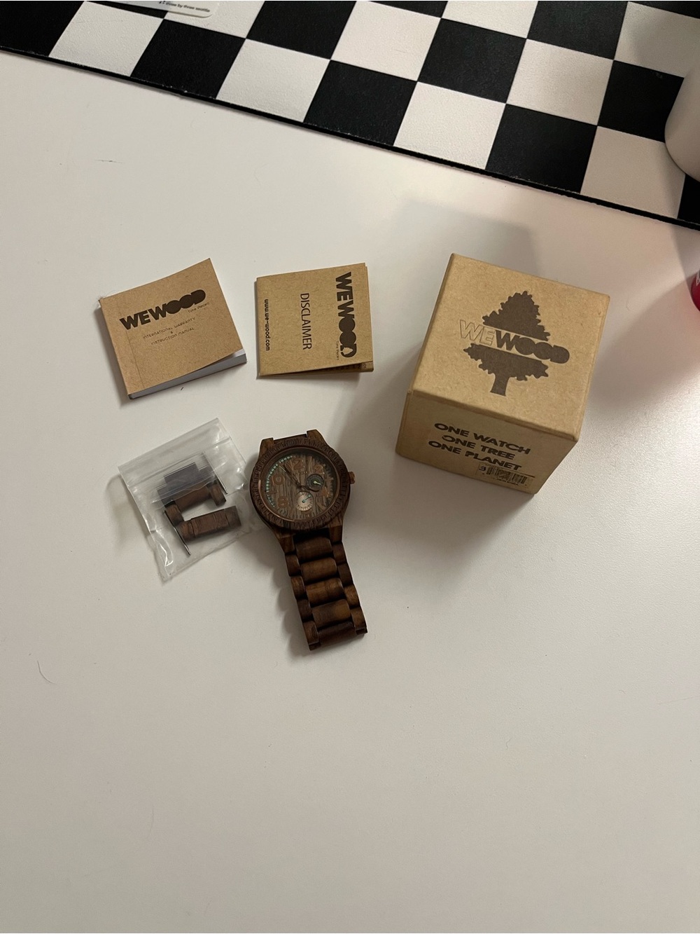 Wewood Wooden walnut Watch - box links and manual included - Picture 2 of 16